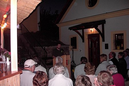 Dorfhaus-Leiter Harald Gretz gab einen Rückblick über die Entstehung des Dorfgemeinschaftshauses.