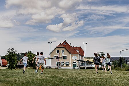 Von der Schule zum Dorfzentrum
&nbsp;
www.sallingstadt.net/sallingstadt/wir-ueber-uns/von-der-schule-zum-dorfzentrum/
&nbsp;