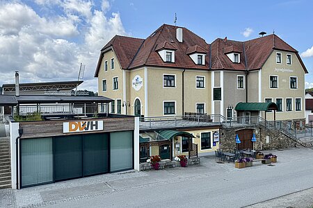 Dorfzentrum Sallingstadt mit Jugendgästehaus und Dorfwirtshaus
&nbsp;