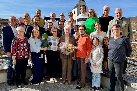 1. Reihe: Frieda Altschach, Carina Bauer mit Jonas Blauensteiner, Bettina Bauer, Fridoline Holzmüller, Maria Holzmüller, Leopoldine Steininger, Sophie, Regina und Julia Lintner, Andrea Witzmann2. Reihe: Bürgermeister Josef Schaden, Bastian Blauensteiner, Heiko Mlejnek, Dominik Schmid, Reinhard Holzmüller3. Reihe: Larissa und Sandra Mlejnek, Helmut Holzmüller, Josef Bauer, Sascha Schmid, Stefan Lintner, Markus Holzmüller, Gabriela Schmid, Manfred Pollak, Weber Johann sen.