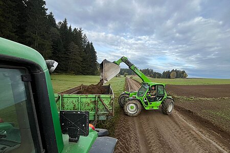 Bankettschneiden/ aufladen am Mannshalmer Weg