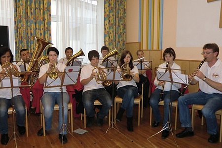 Das Ensemble des MV Schweiggers: Es handelt sich ausschließlich um Musiker aus Sallingstadt, Walterschlag und Limbach