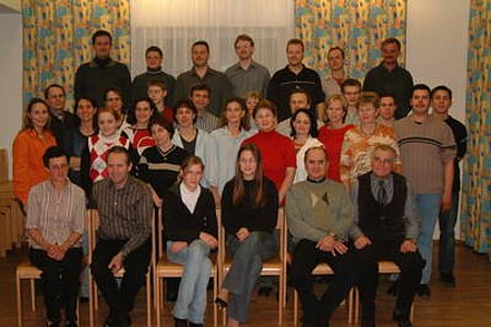 Gruppenbild zum Abschluss des Tanzkurses 2004 in Sallingstadt