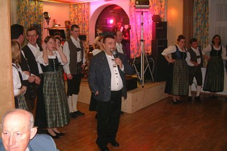 Obmann Franz Karlinger eröffnete den Rockatanz 2006