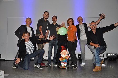 Personen am Foto: Alois und Leo Röcklinger, Markus Rabl, Thomas Ruß, Roswitha Schaden, Stefan Rußmayer und Martin Pfeiffer (v. l.)