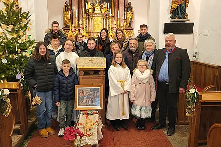 Viele halfen mit, um eine feierliche Kindermette zu gestalten: Lara Hölzl, Linus Hipp, Daniel Poppinger, Luis Hipp, Nina Danzinger, Alexandra Weigl, Bernhard Krecek, Lilly Hipp, Karin Böhm, Felice Berger, Margit Hipp, Walter Oppl, Valentina Meisel, Michael Poppinger, Anita Oppl und Harald Zauner