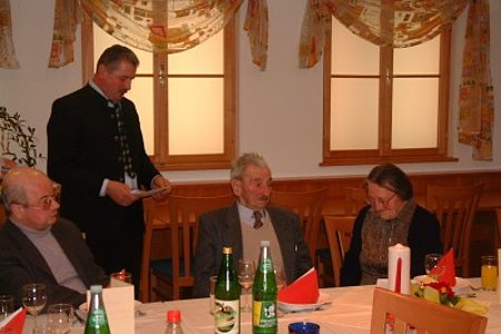 Bürgermeister Johann Hölzl überbrachte die Glückwünsche der Gemeinde