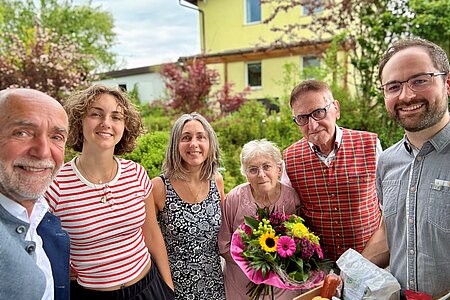 Bürgermeister Josef Schaden, Enkelin Carina Hipp, Tochter Claudia Hipp, Hedwig und Walter Hipp, Christopher Edelmaier