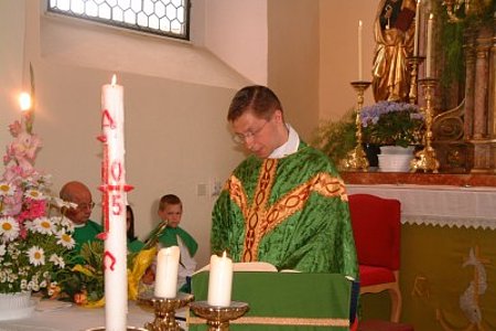 Neupriester P. Andreas feierte mit der Pfarrgemeinde